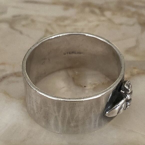 Kira Ferrer 925 Sterling Silver Bee Wide Band Ring - Picture 3 of 8